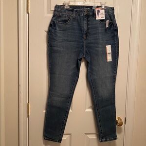 Time and Tru Medium Wash High Rise Curvy Skinny Jeans…size 14